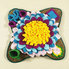 Alfombra olfativa CloudSleep — alfombra de actividades de fieltro multicolor con una flor amarilla central y bolsillos para premios.