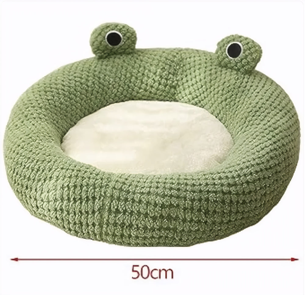 Lit Rond Peluche Grenouille CloudSleep pour chat sur fond blanc, 50 cm