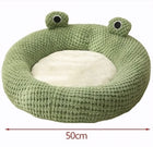 Lit Rond Peluche Grenouille CloudSleep pour chat sur fond blanc, 50 cm